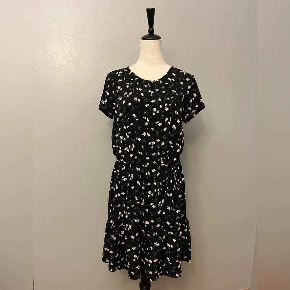 Banana Republic Short-sleeved Floral Print Midi Dress with Ruffled Hem - Size MP